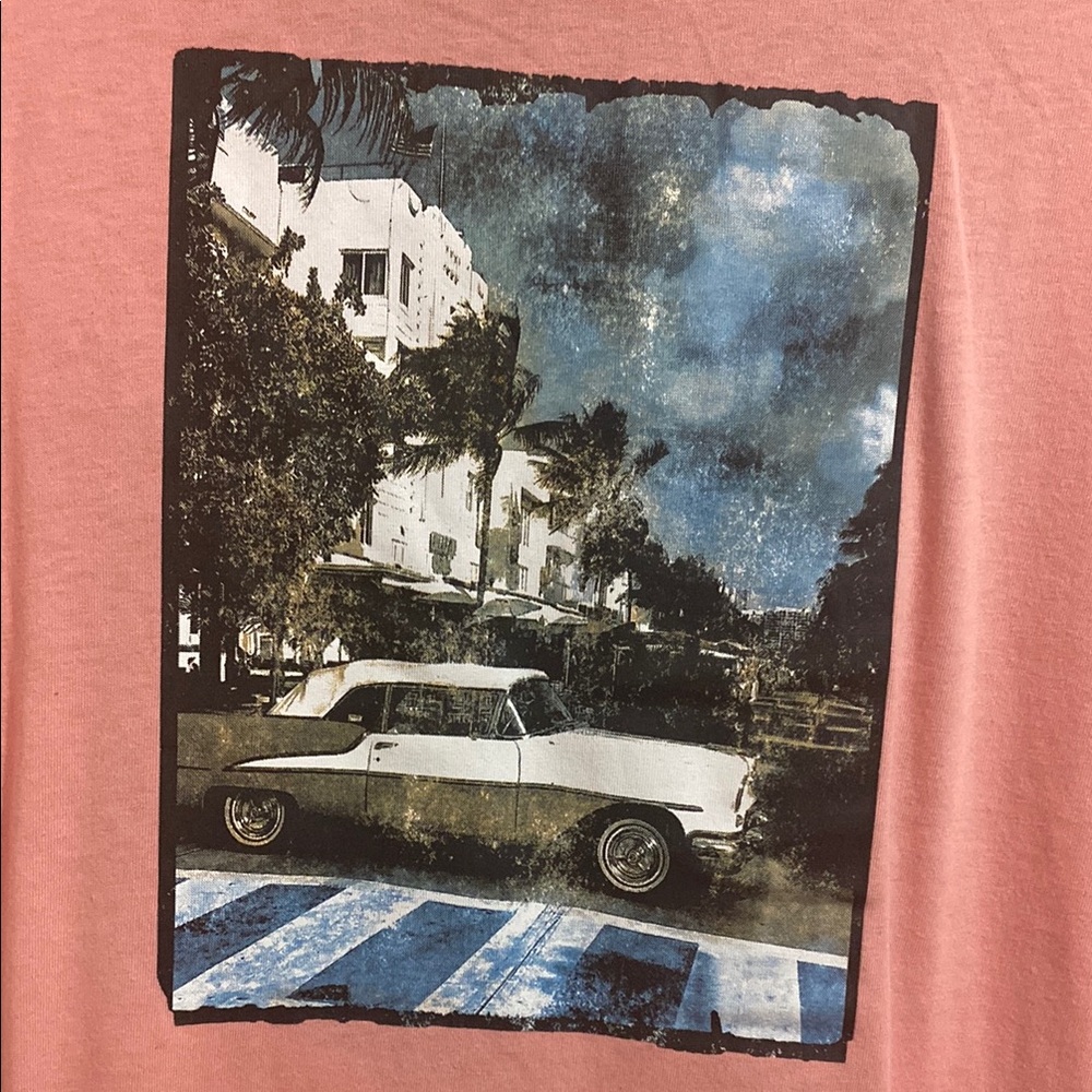 Forever 21 Men's Pink Graphic Tee